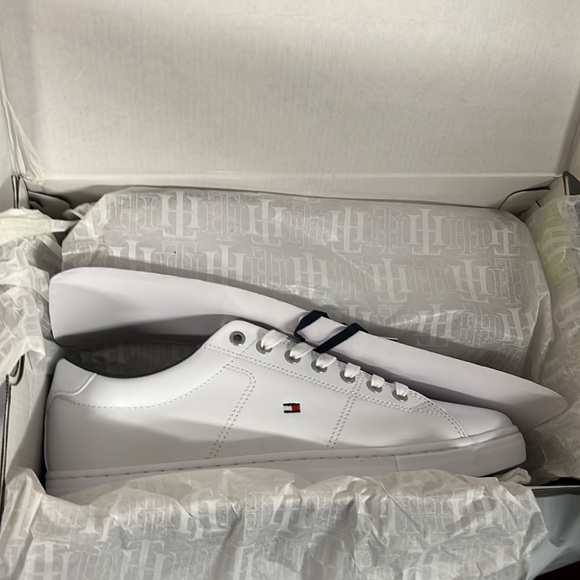 NIB - Tommy Hilfiger Flag Leather Sneaker, White - Multiple Sizes - Picture 12 of 16
